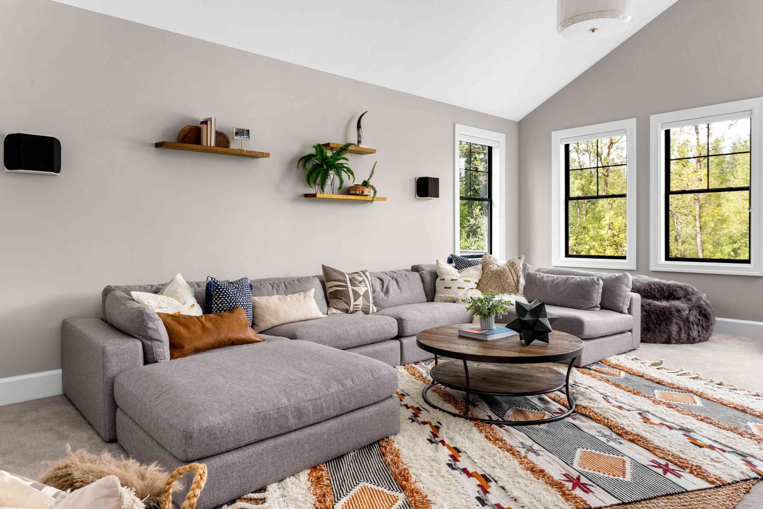 5 Wall Colours That Will Instantly Make Your Living Room Feel Classy ...