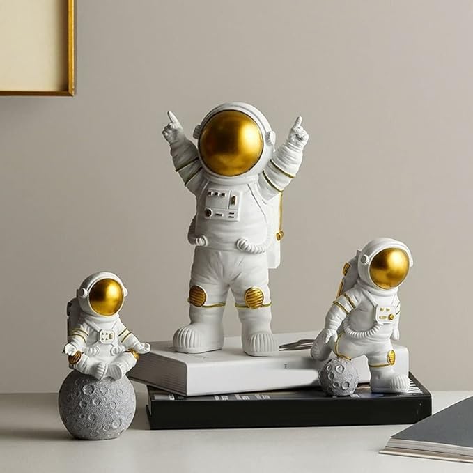 Resin Astronaut Spaceman Statue