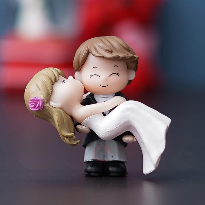  Romantic Couple Statue 